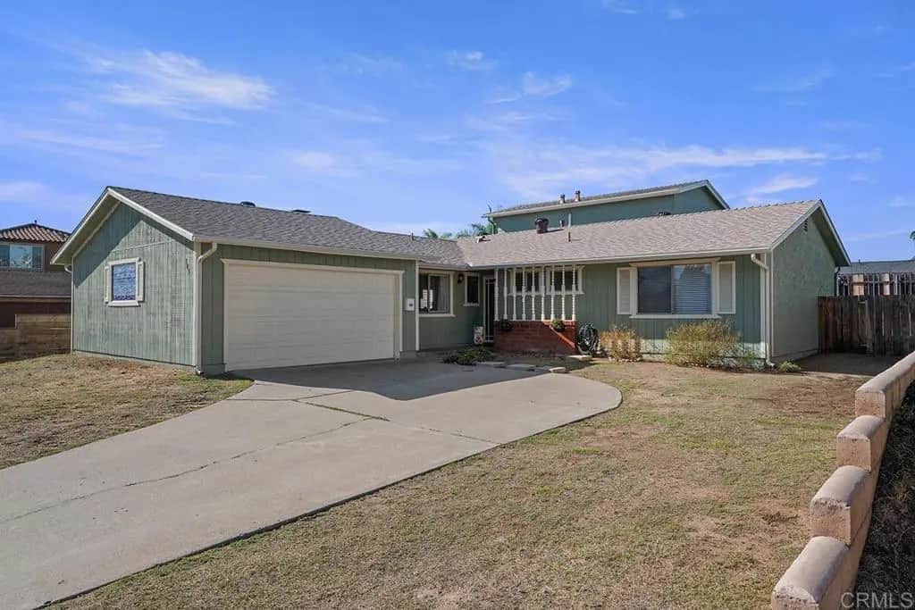 305 E Oxford Street, Chula Vista, CA — listing photo 1