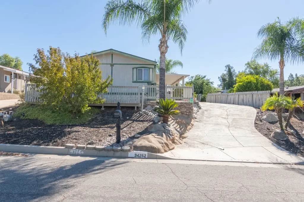 34262 Tractor, Wildomar, CA — listing photo 1