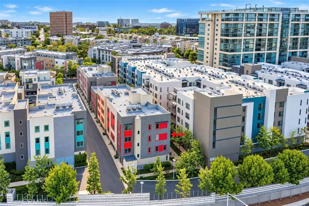 199 Bowery, Irvine, CA — listing photo 1