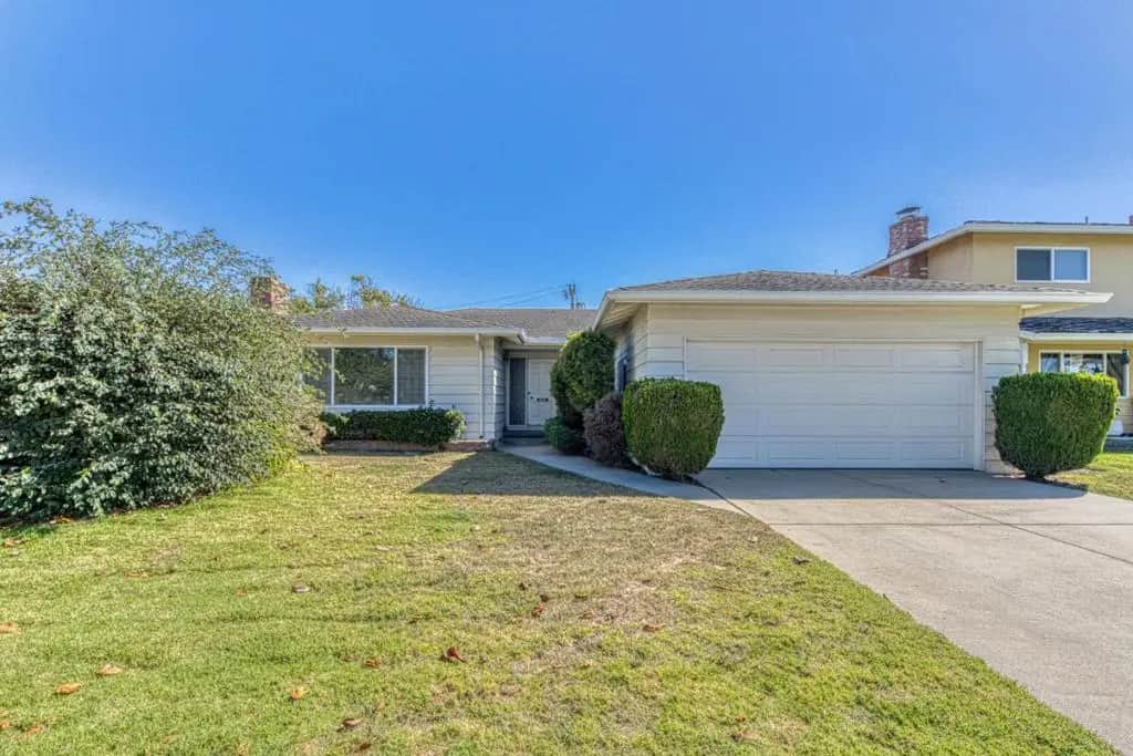 1049 W Alisal Street, Salinas, CA — listing photo 1