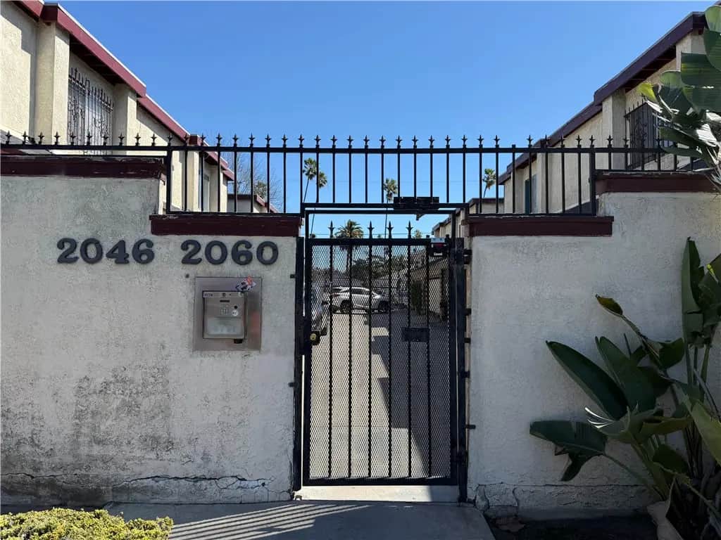 2052 Lewis, Long Beach, CA — listing photo 1