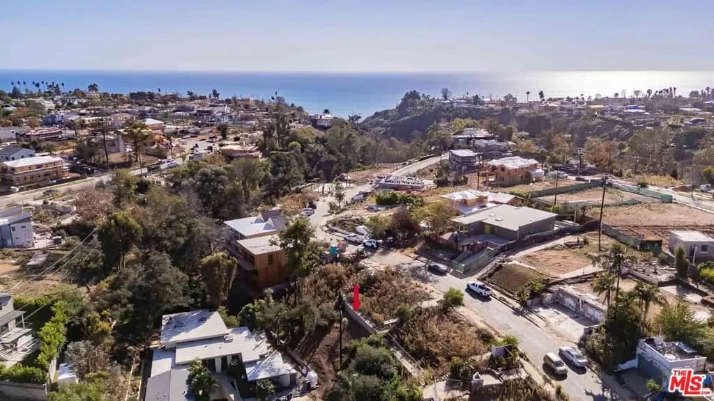 668 Palmera, Pacific Palisades, CA — listing photo 1