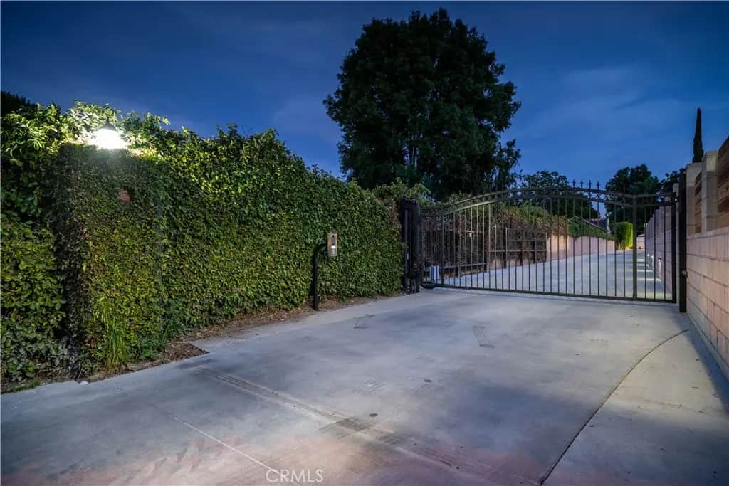 23002 Calvert St., Woodland Hills, CA — listing photo 1