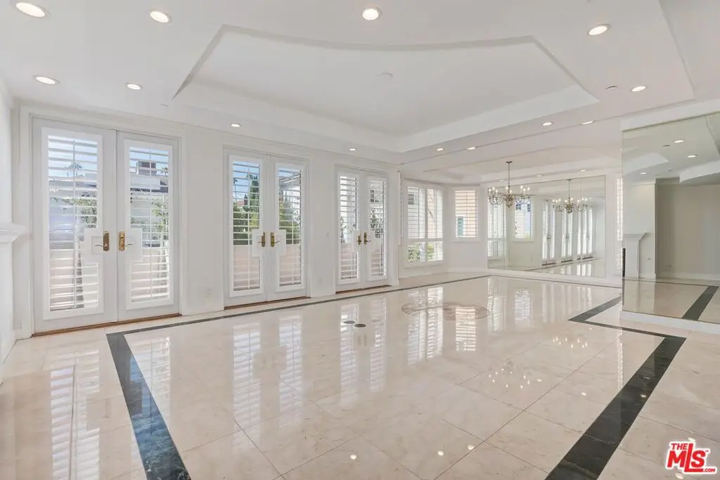 121 N Almont Drive 205, Beverly Hills, CA — listing photo 1