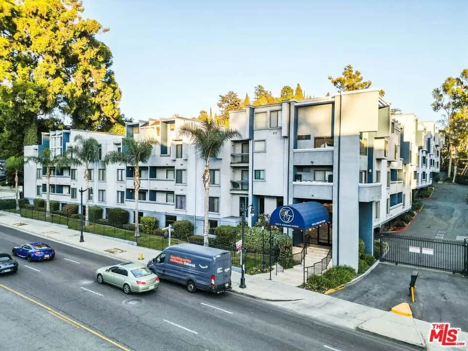 1940 N Highland Avenue 21, Los Angeles, CA — listing photo 1