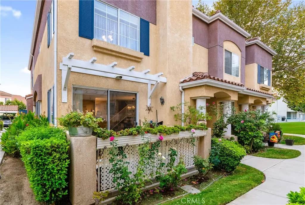 27010 Karns Court 61202, Canyon Country, CA — listing photo 1