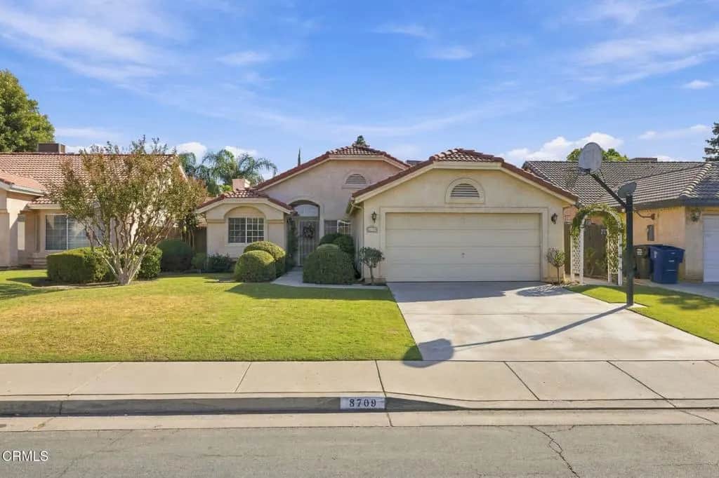 8709 White Rock Drive, Bakersfield, CA — listing photo 1