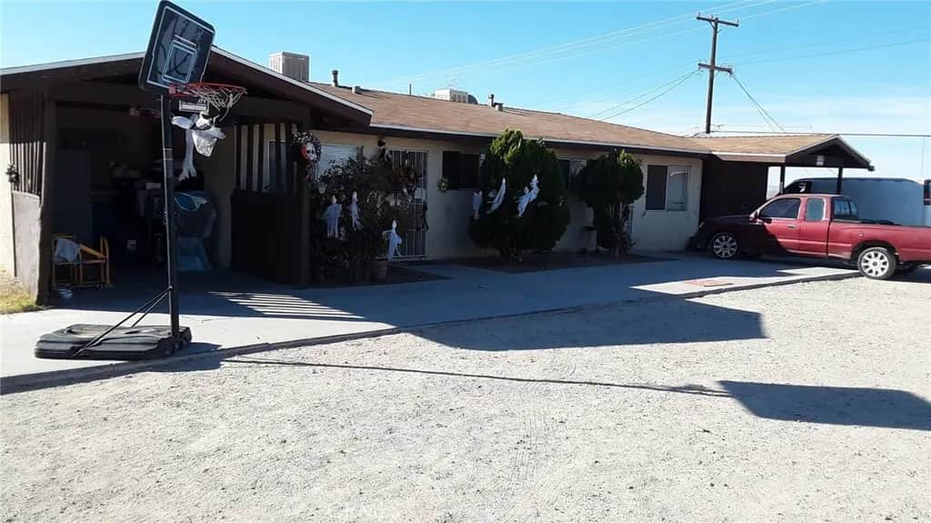 135 W Grace, Barstow, CA — listing photo 1