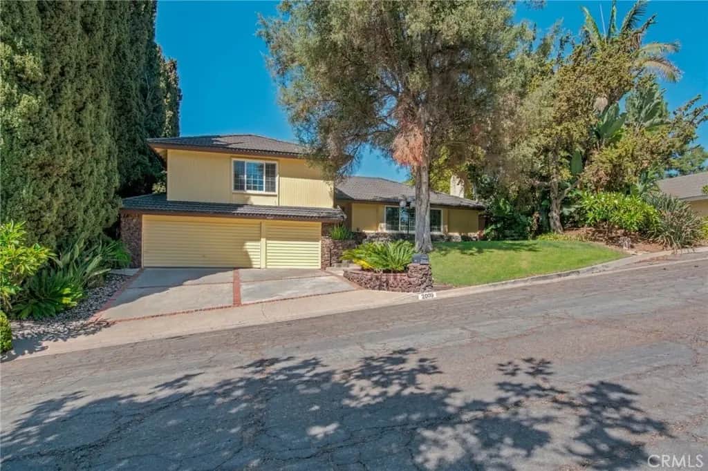 2009 Overlook, Fullerton, CA — listing photo 1