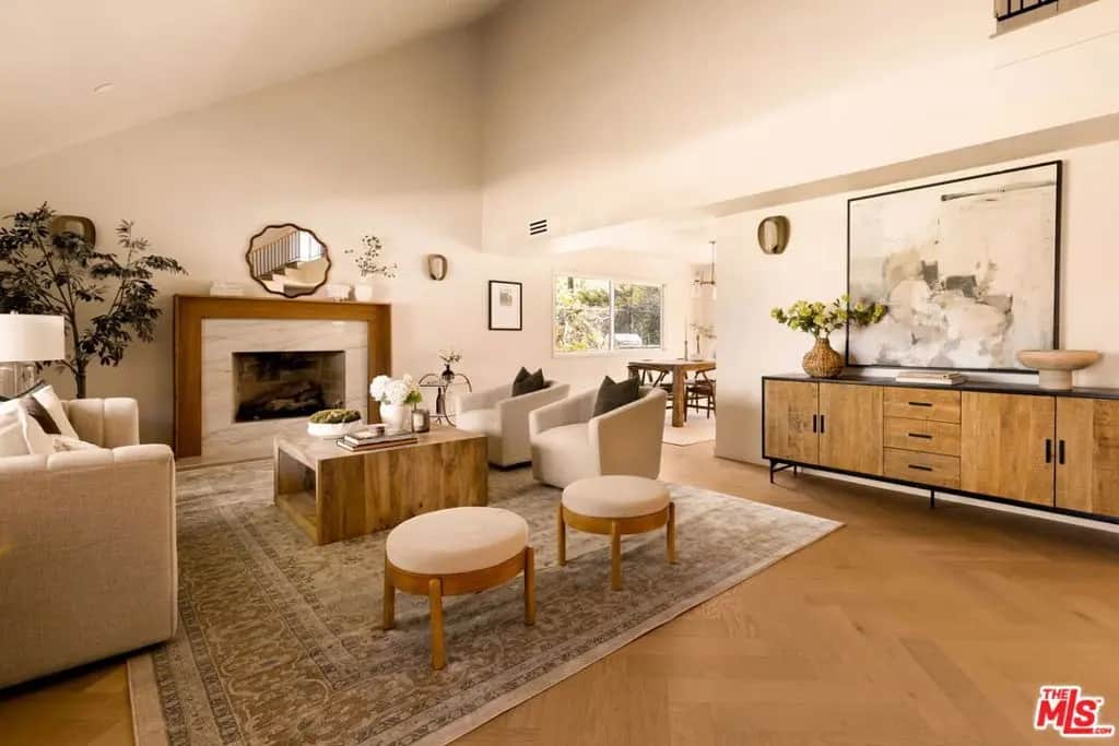 22460 Cairnloch Street, Calabasas, CA — listing photo 1