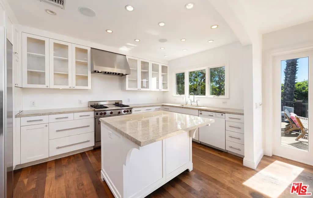 2101 Navy Street, Santa Monica, CA — listing photo 1