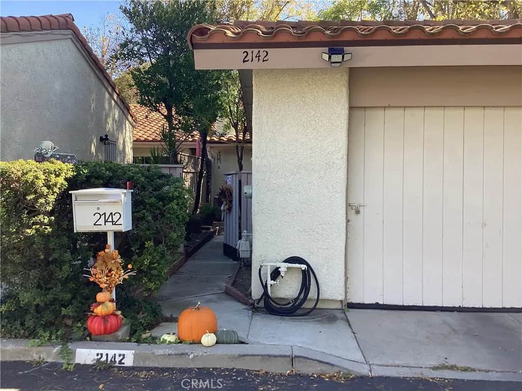 2142 Wetstone, Thousand Oaks, CA — listing photo 1