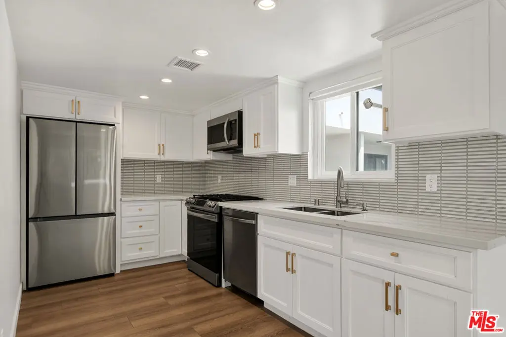 1470 Rexford Drive 207, Los Angeles, CA — listing photo 1