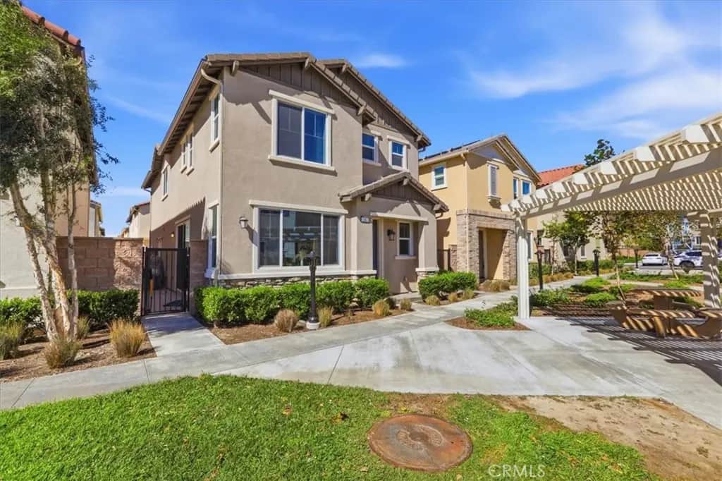 16183 Juno Way 6, Fontana, CA — listing photo 1