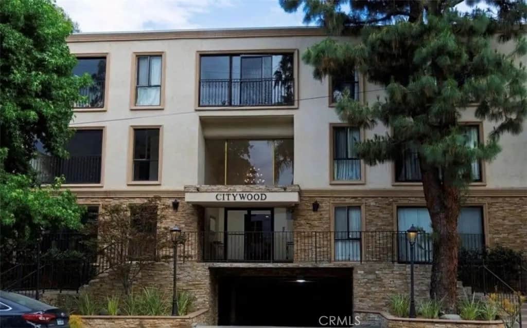 15344 Weddington, Van Nuys, CA — listing photo 1