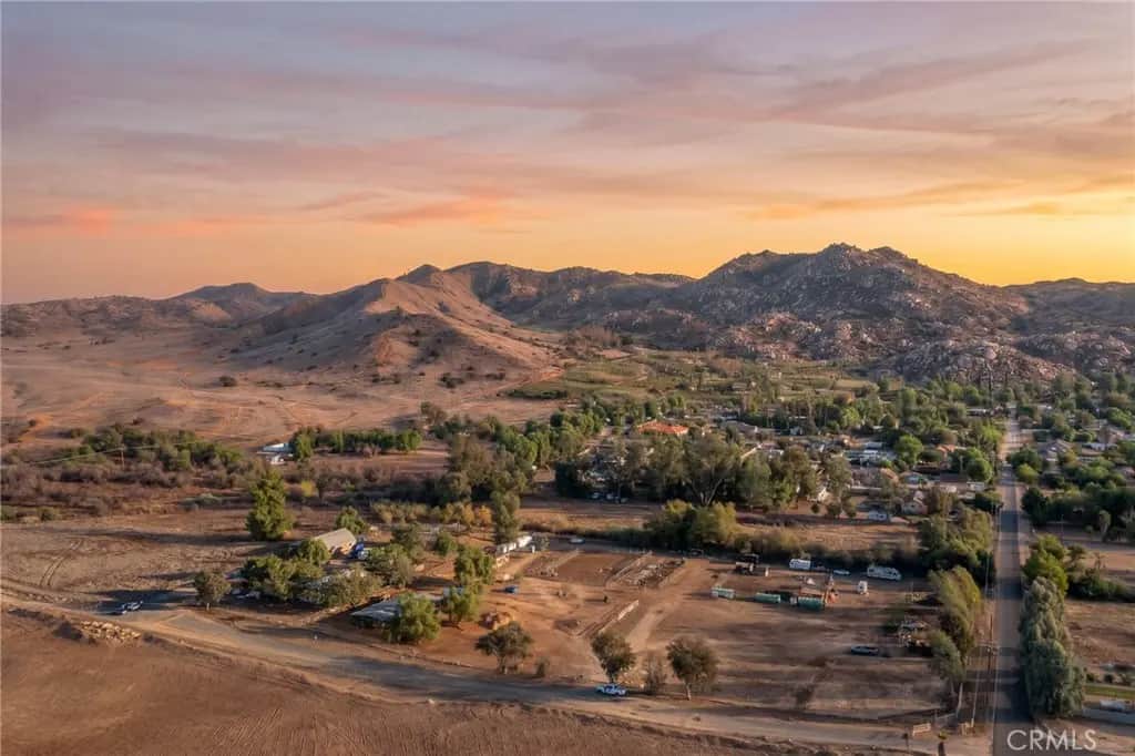 19700 Gustin Road, Perris, CA — listing photo 1
