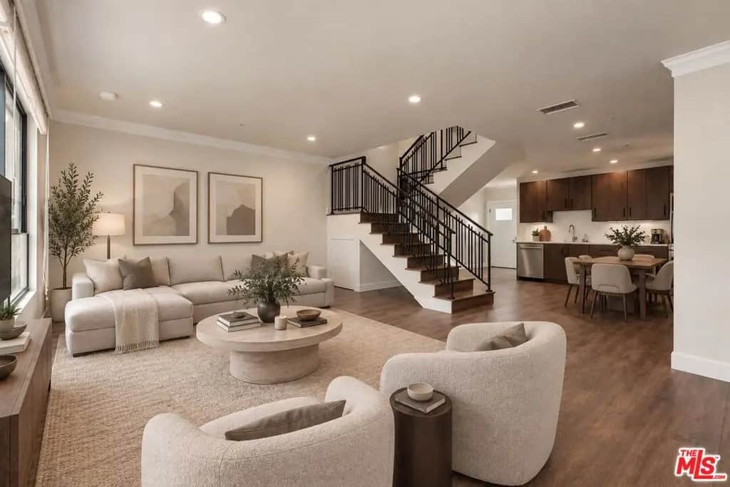 1153 N Beachwood Drive 3, Los Angeles, CA — listing photo 1