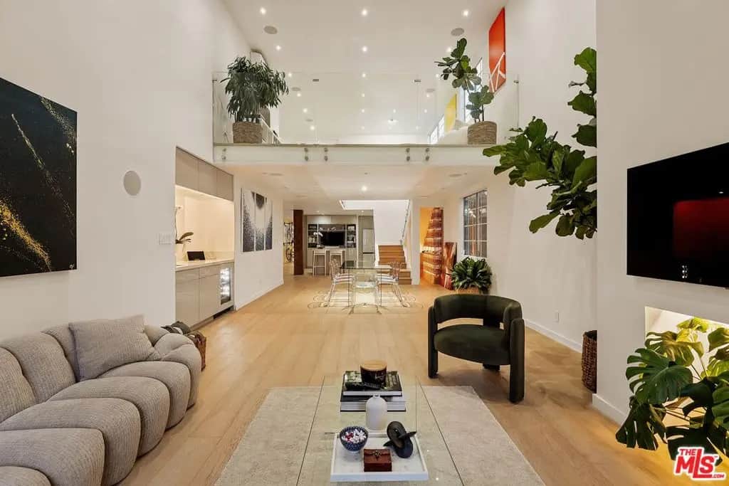 1129 Larrabee Street 7, West Hollywood, CA — listing photo 1