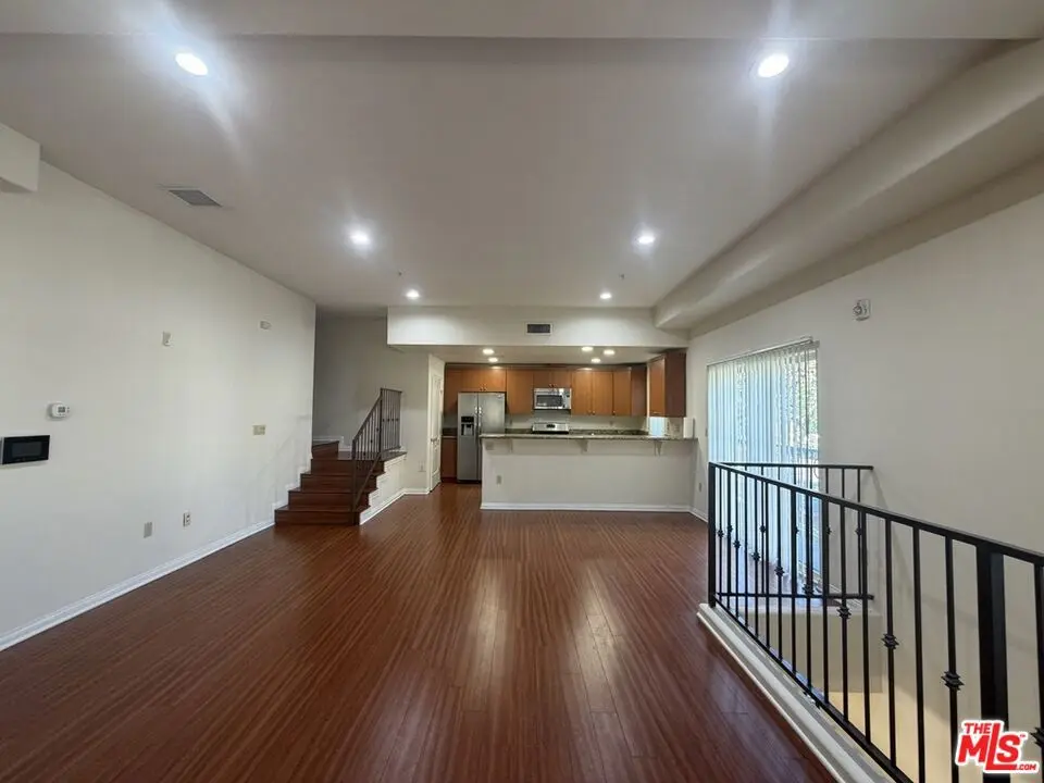 15024 Magnolia Boulevard 101, Sherman Oaks, CA — listing photo 1