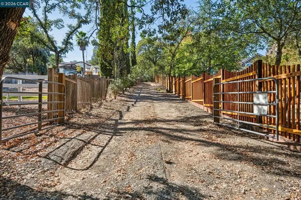 2050 Buttner Rd, Pleasant Hill, CA — listing photo 1