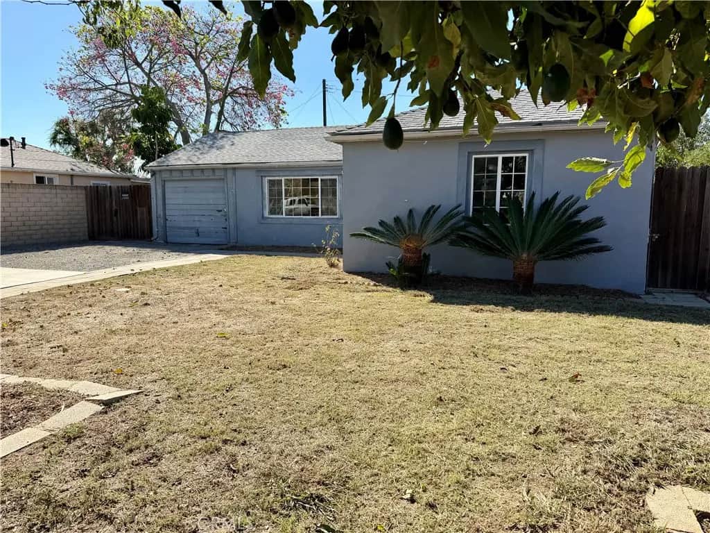 2109 Monrovia, Costa Mesa, CA — listing photo 1