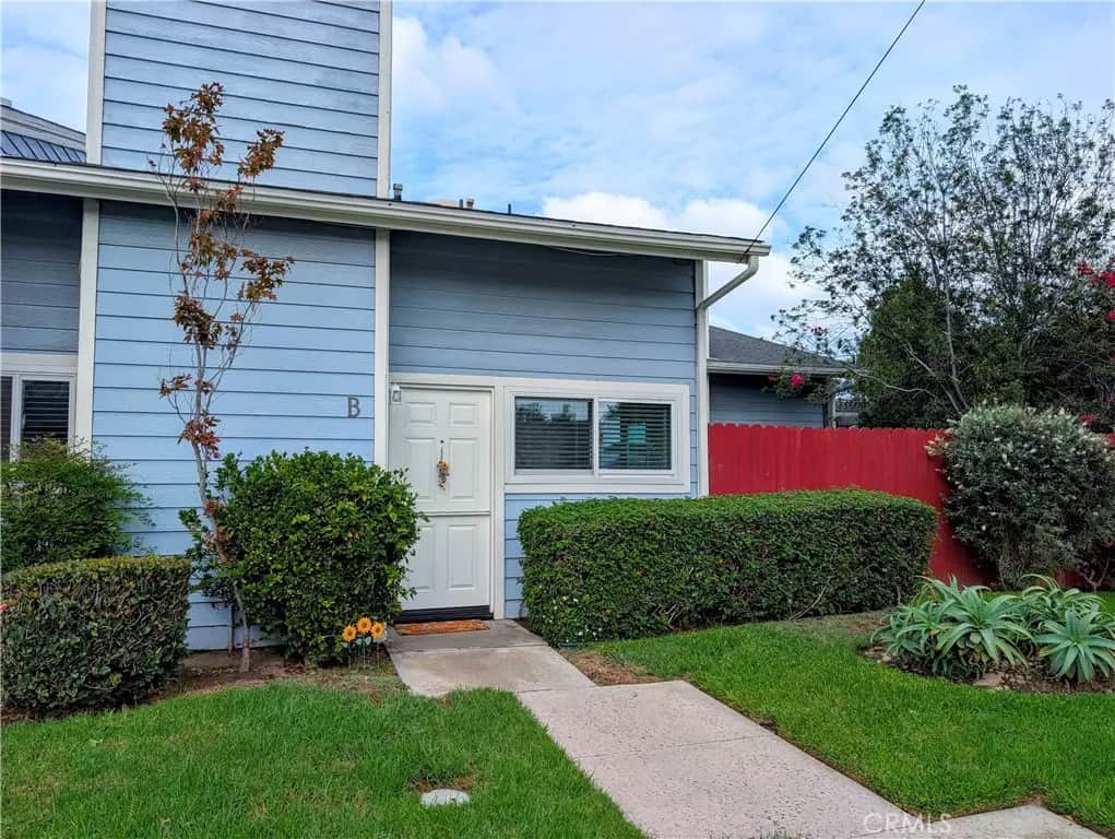 2302 Elden, Costa Mesa, CA — listing photo 1