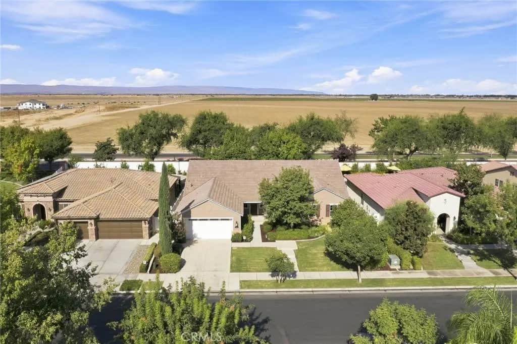 3113 Barrowby, Bakersfield, CA — listing photo 1