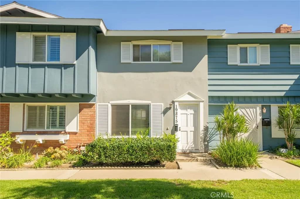 19875 Kingswood, Huntington Beach, CA — listing photo 1