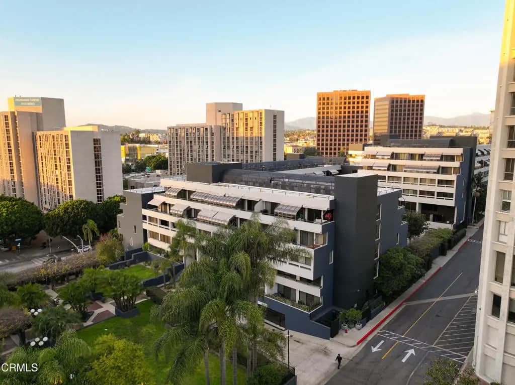 880 W 1st Street 302, Los Angeles, CA — listing photo 1
