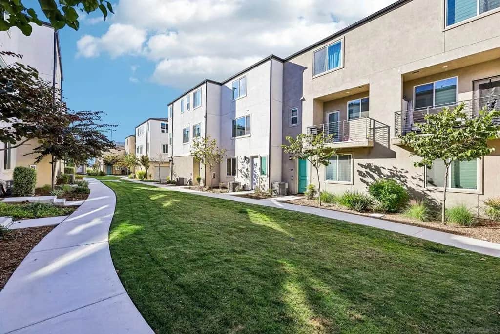 5227 Surfwalk 106, San Diego, CA — listing photo 1