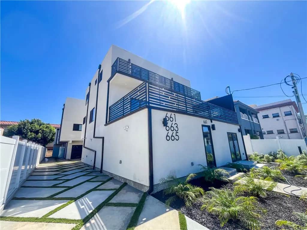 661 W.11th St. 1/2, San Pedro, CA — listing photo 1