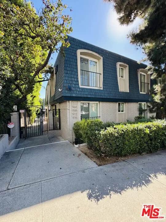 964 Larrabee Street 107, West Hollywood, CA — listing photo 1