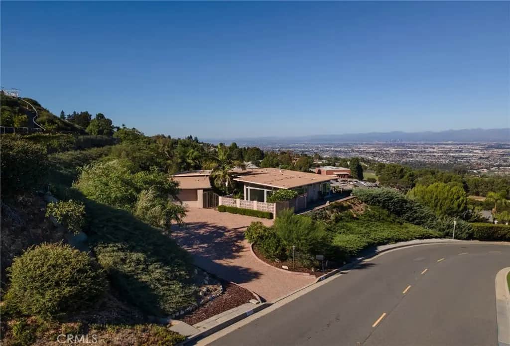 3045 Crownview, Rancho Palos Verdes, CA — listing photo 1