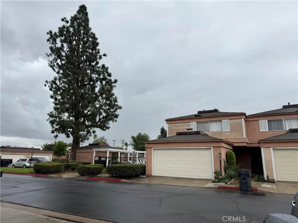 1153 N Dresden 16, Anaheim, CA — listing photo 1