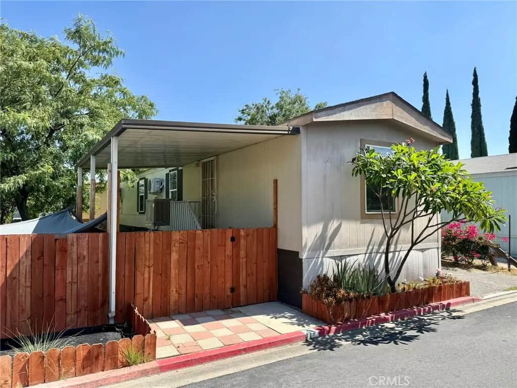 350 S Willow 28, Rialto, CA — listing photo 1