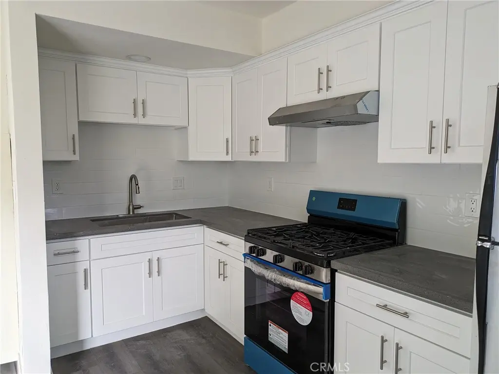 1555 Artesia Boulevard, Manhattan Beach, CA — listing photo 1