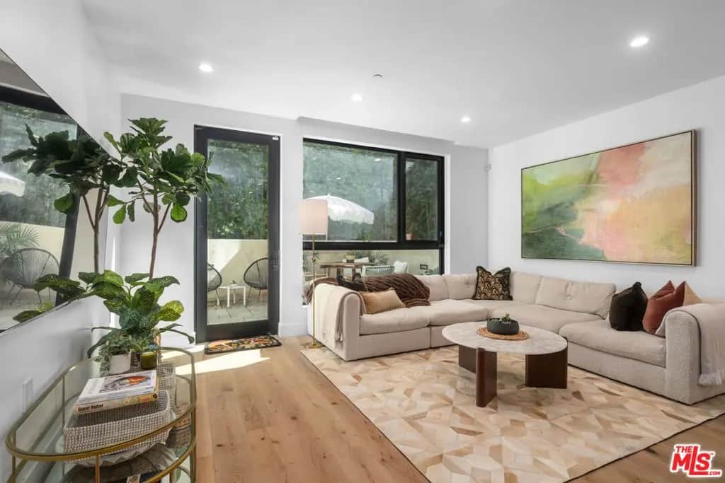 724 N Croft Avenue 107, West Hollywood, CA — listing photo 1