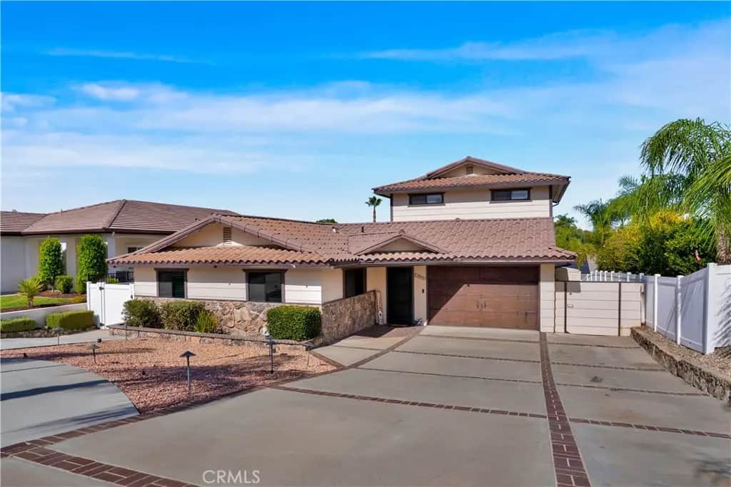 22970 S Canyon Lake Drive S, Canyon Lake, CA — listing photo 1