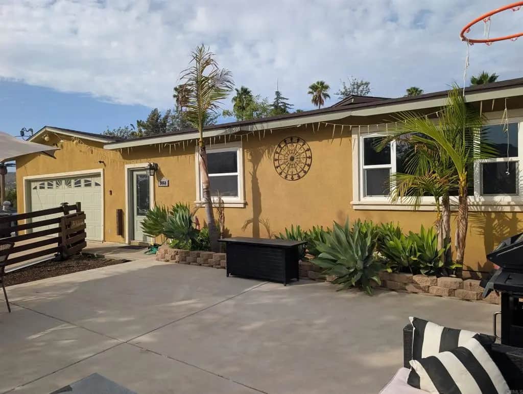 9060 Kay Jay Lane, Lakeside, CA — listing photo 1