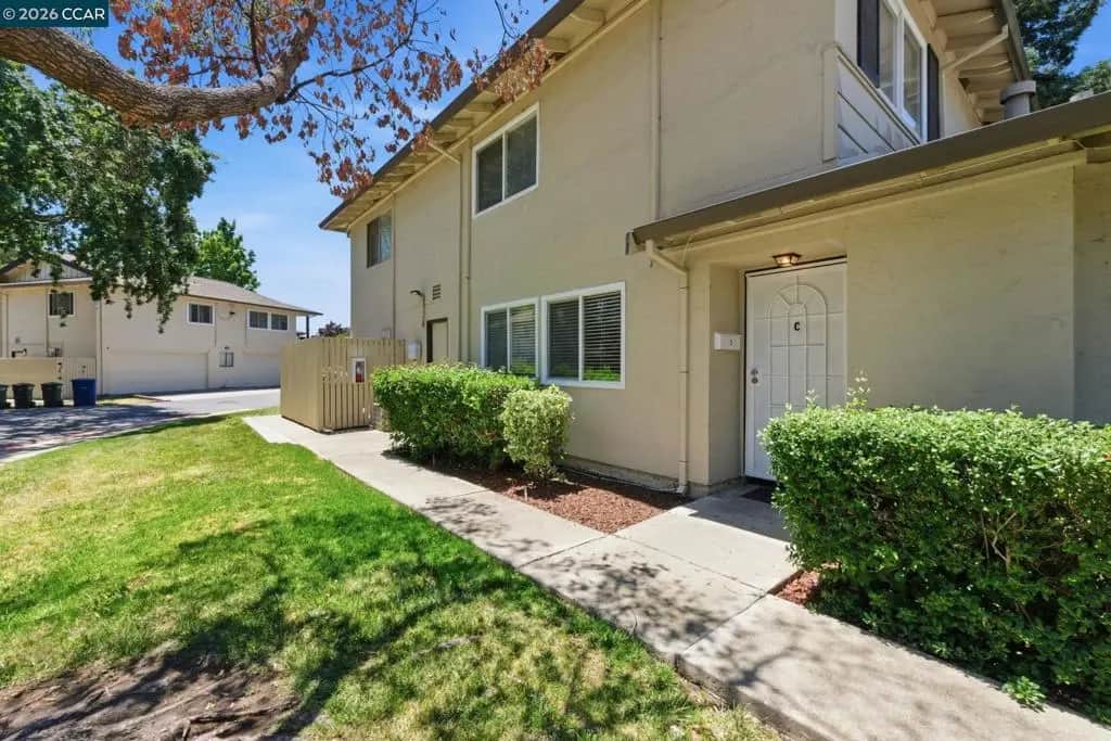 1069 Mohr Lane C, Concord, CA — listing photo 1