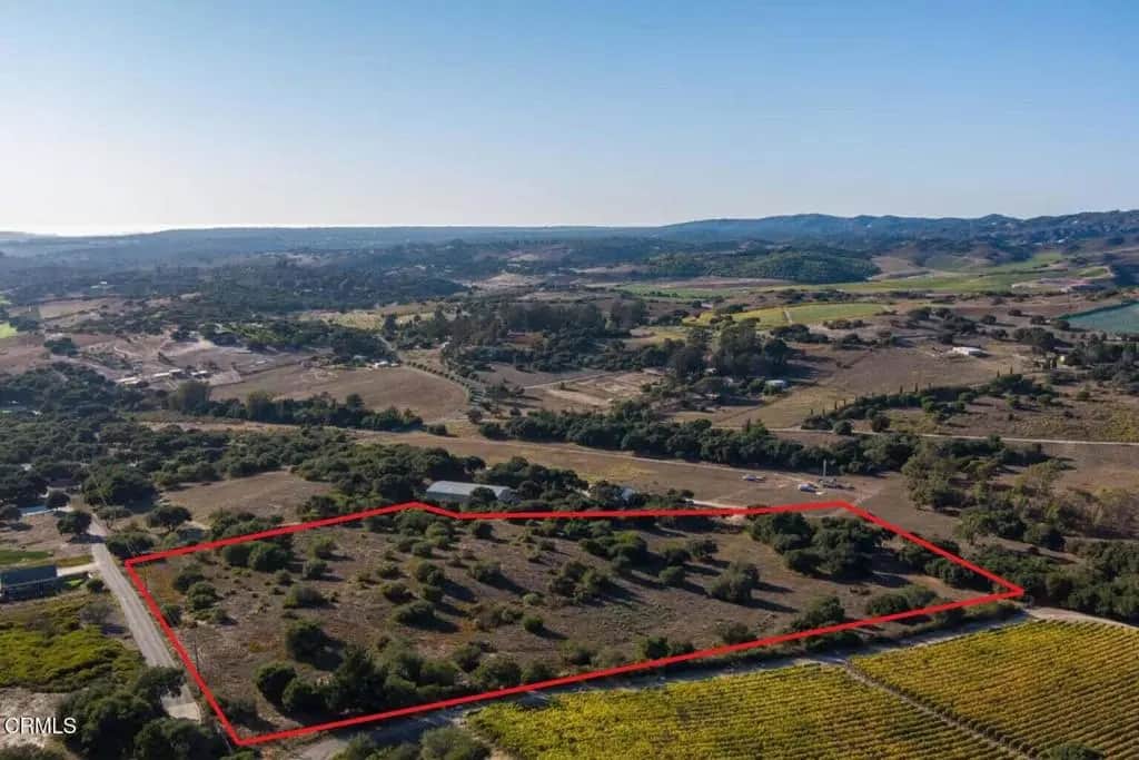 1990 Tularosa Road #4, Lompoc, CA — listing photo 1