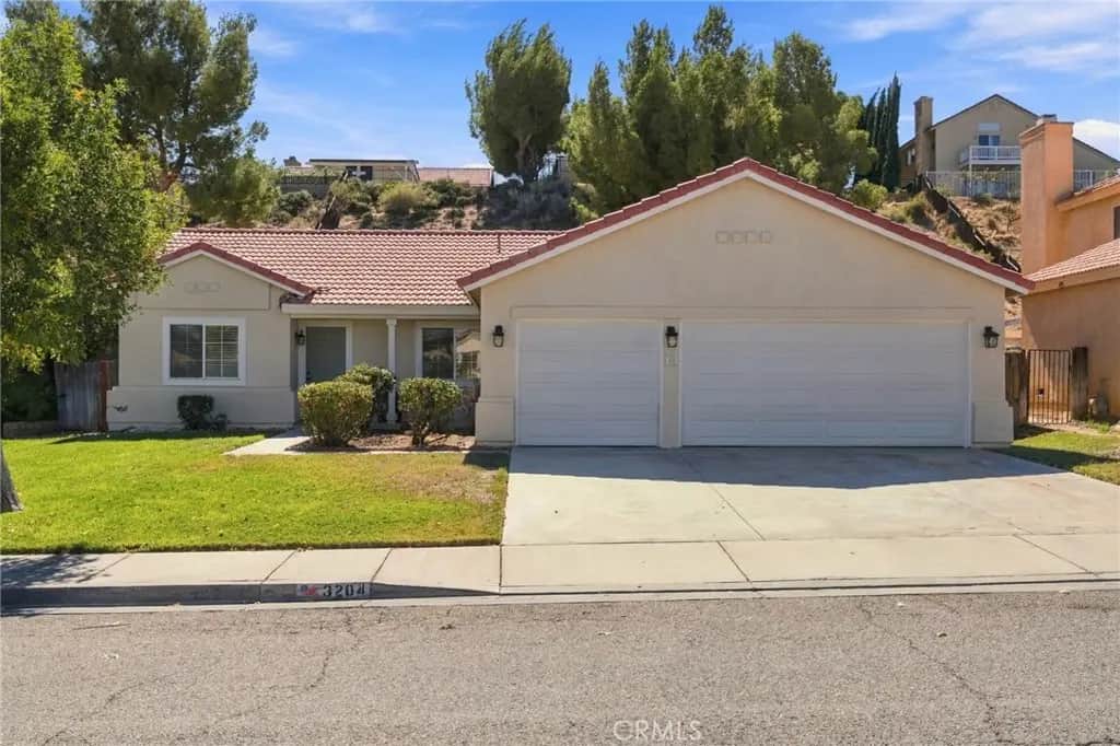 3204 Quarry, Palmdale, CA — listing photo 1
