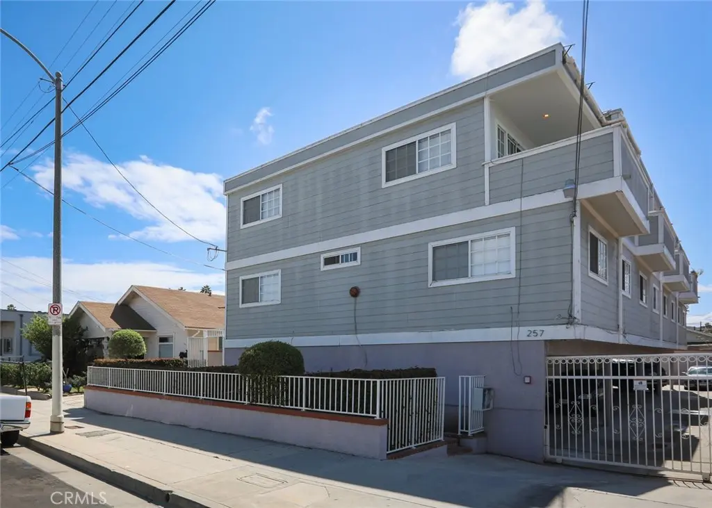 257 W 14th 1, San Pedro, CA — listing photo 1