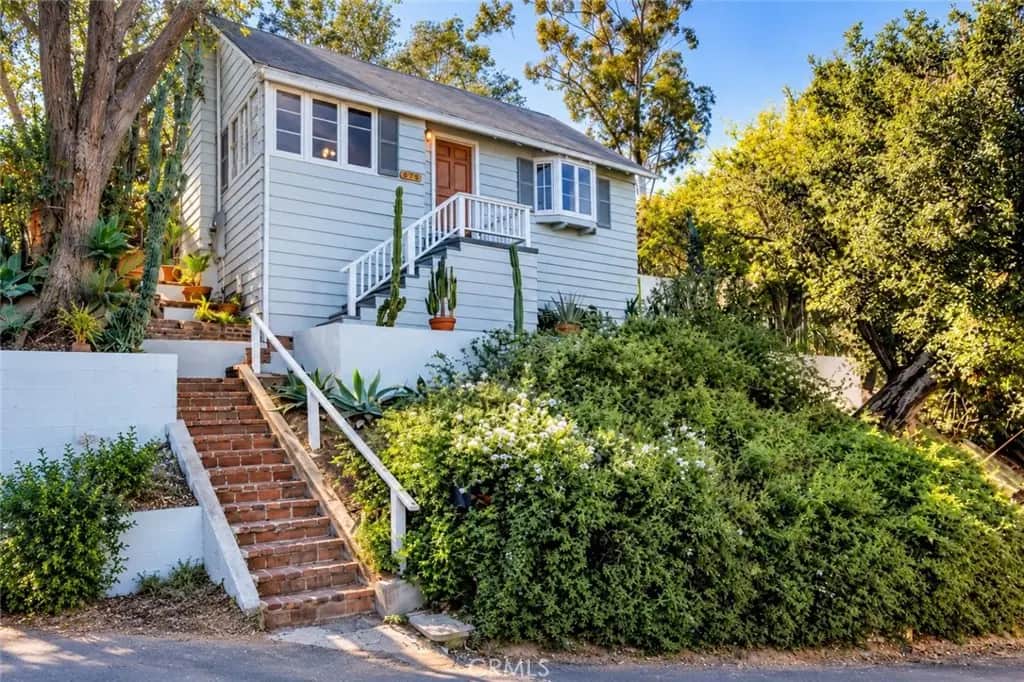 4559 Ensenada Drive, Woodland Hills, CA — listing photo 1