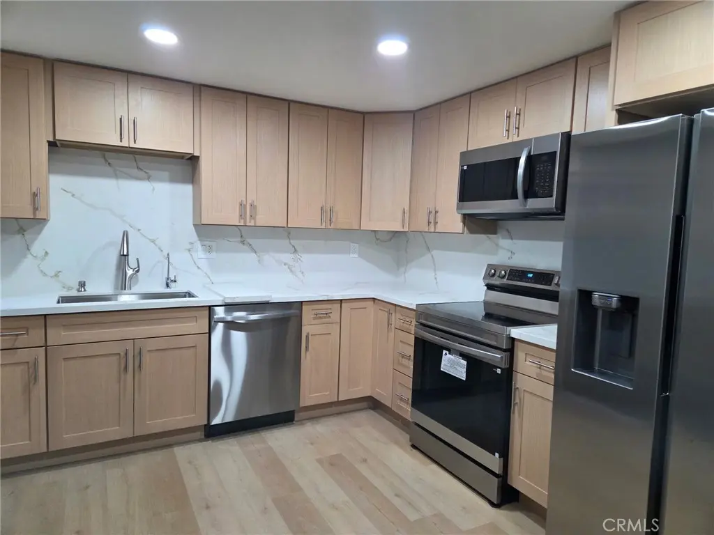 10425 Larwin, Chatsworth, CA — listing photo 1