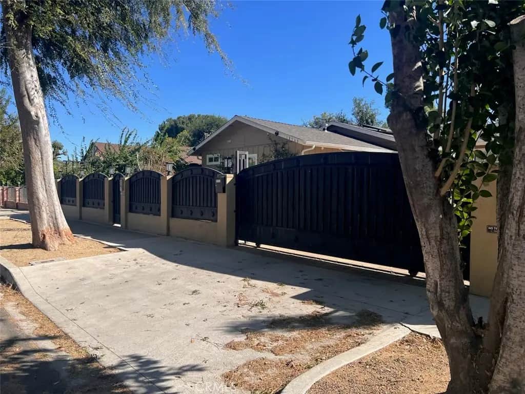 18760 Welby Way 2, Reseda, CA — listing photo 1
