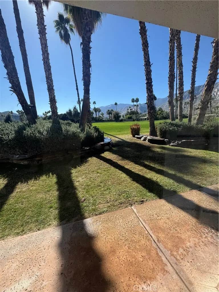 1087 E Sierra Way, Palm Springs, CA — listing photo 1