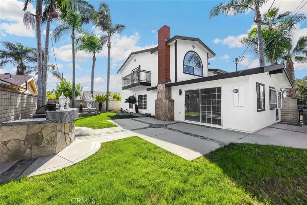 2300 E Whittier, La Habra, CA — listing photo 1