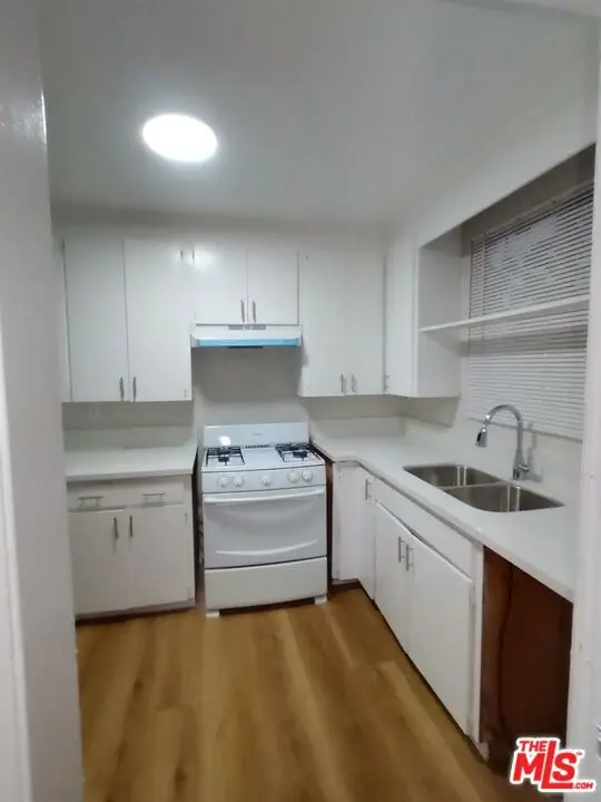 1540 N Laurel Avenue 2, Los Angeles, CA — listing photo 1