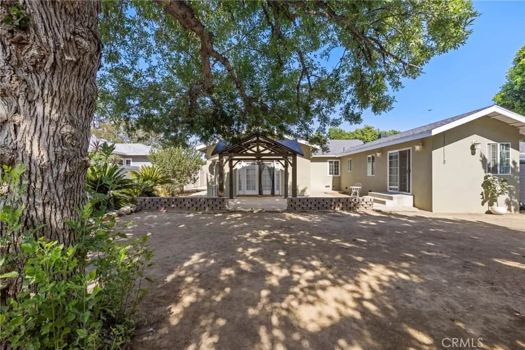 7027 Shoshone Avenue, Van Nuys, CA — listing photo 1